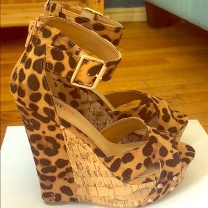 Brand New Leopard Wedges size 6 🐆